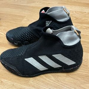 Adidas size 7 slide on sneakers